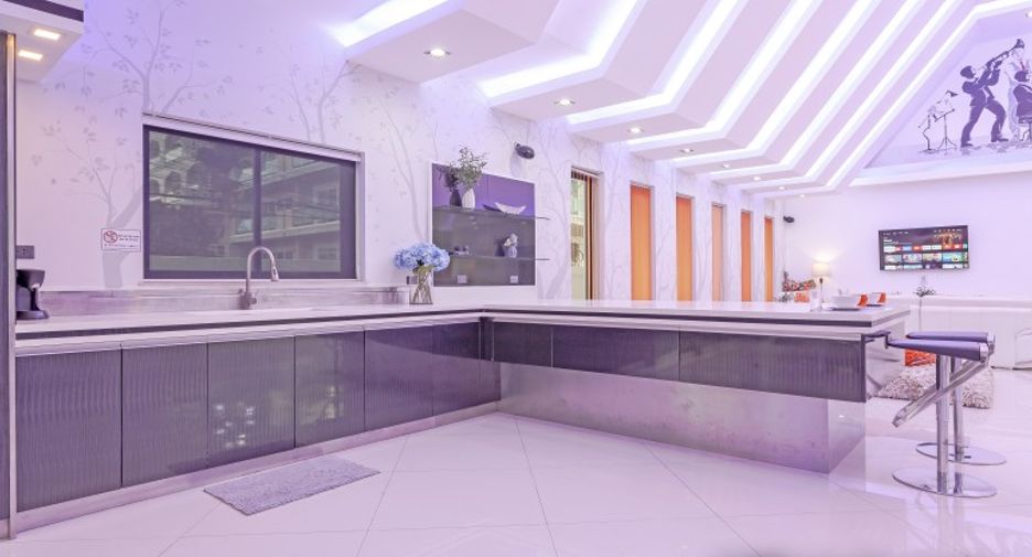 For sale 4 bedrooms house in Pratumnak, Pattaya