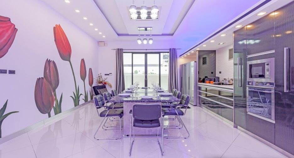 For sale 4 bedrooms house in Pratumnak, Pattaya