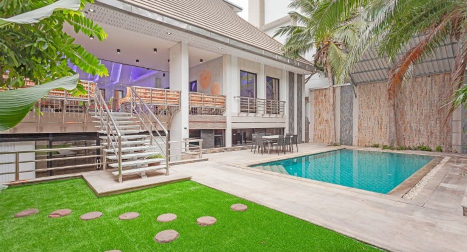 For sale 4 bedrooms house in Pratumnak, Pattaya