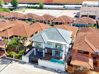 Casa en venta de 6 habitaciones en Bang Lamung, Chonburi