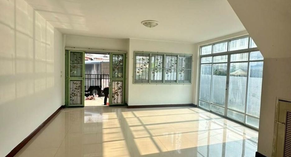 For sale 3 bedrooms townhouse in Sai Mai, Bangkok