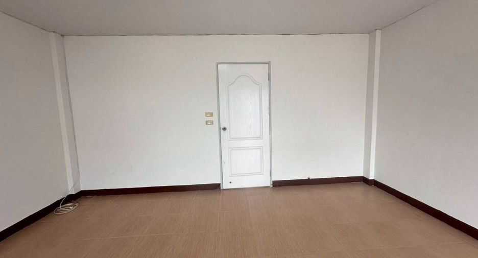 For sale 3 bedrooms townhouse in Sai Mai, Bangkok