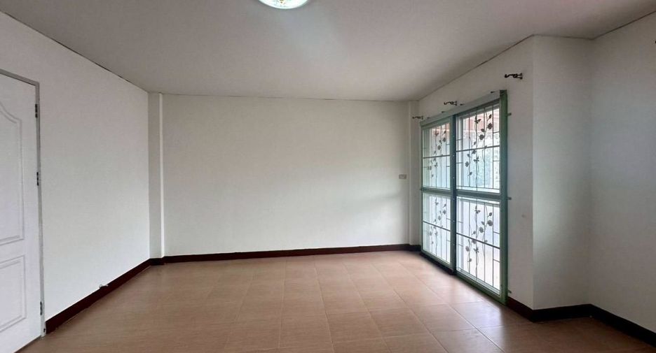 For sale 3 bedrooms townhouse in Sai Mai, Bangkok