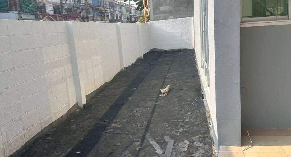 For sale 3 bedrooms townhouse in Sai Mai, Bangkok