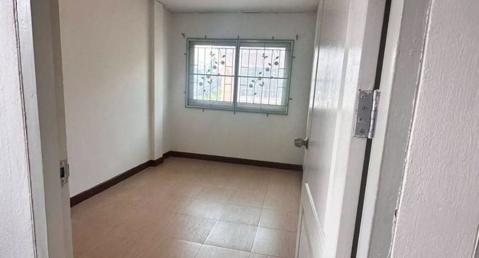 For sale 3 bedrooms townhouse in Sai Mai, Bangkok