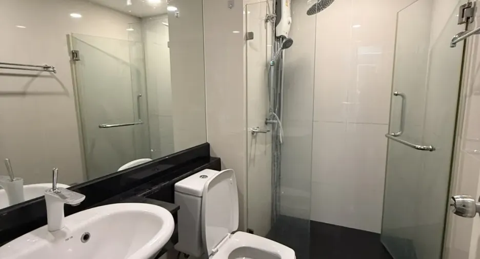 For sale 2 bedrooms condo in Bang Phlat, Bangkok