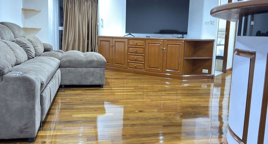 For rent 2 bedrooms condo in Watthana, Bangkok