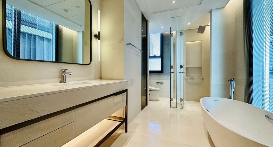 For sale 2 bedrooms condo in Pathum Wan, Bangkok