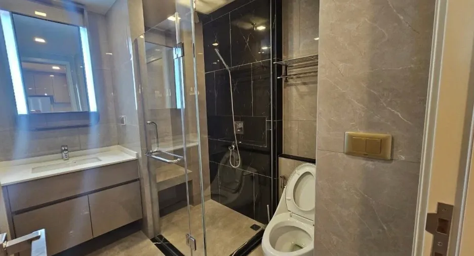 For rent 1 bed condo in Huai Khwang, Bangkok