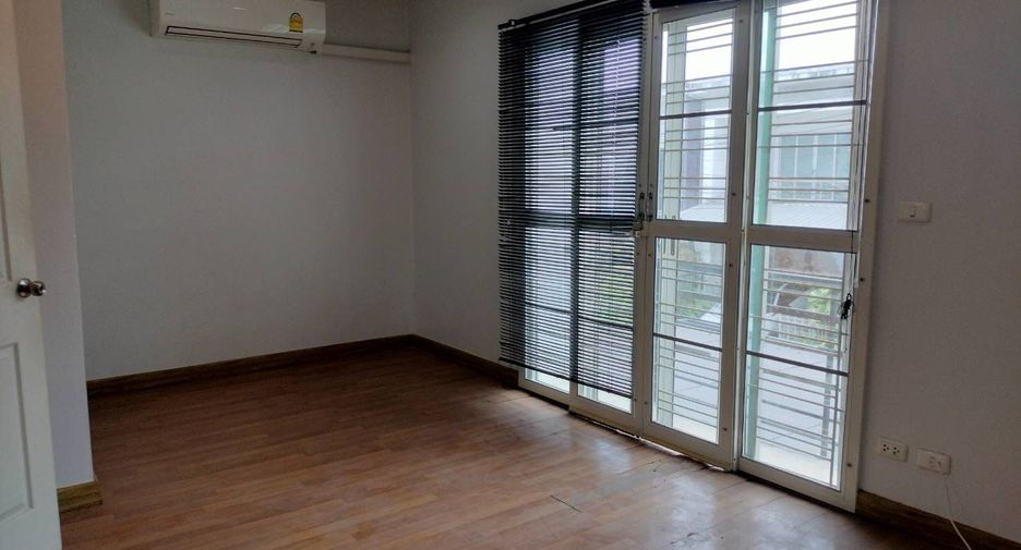 For rent 3 bedrooms townhouse in Prawet, Bangkok