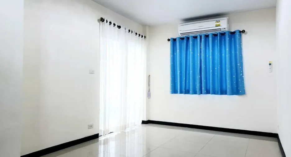 For sale 4 bedrooms house in East Pattaya, Pattaya