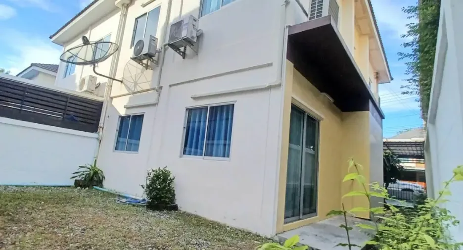 For sale 4 bedrooms house in East Pattaya, Pattaya