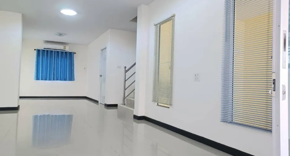 For sale 4 bedrooms house in East Pattaya, Pattaya