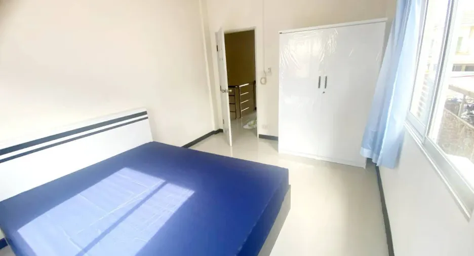 For sale 4 bedrooms house in East Pattaya, Pattaya