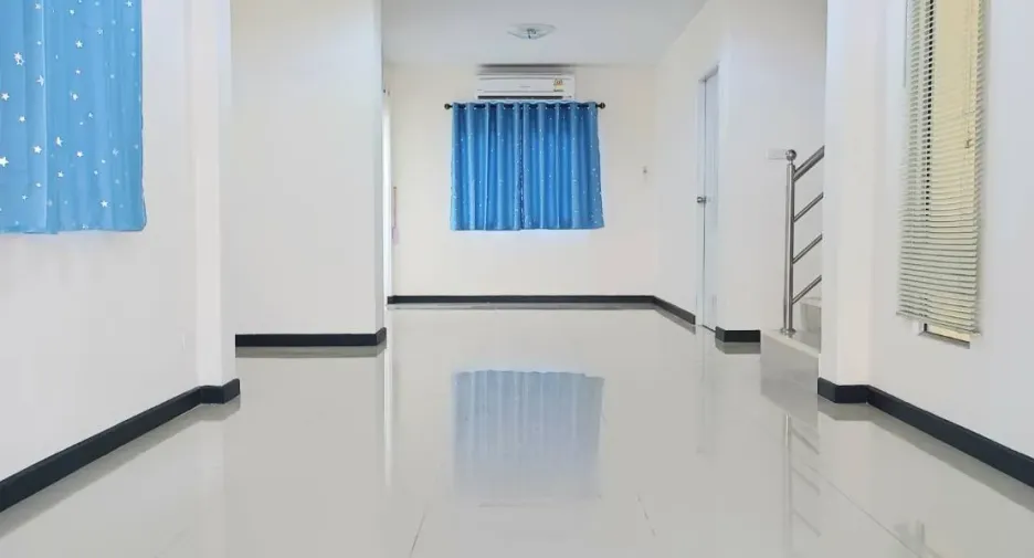 For sale 4 bedrooms house in East Pattaya, Pattaya