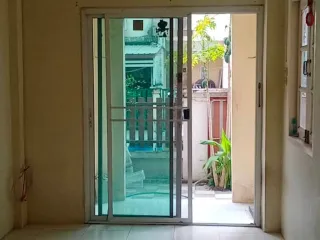 出售 和 出租 3 卧室 联排别墅 在 Lam Luk Ka, Pathum Thani