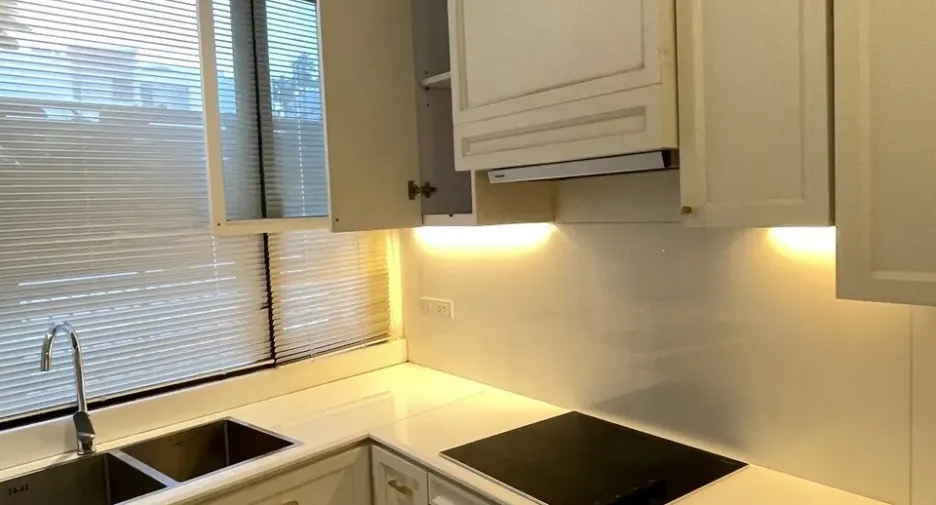 For sale 3 bedrooms condo in Yan Nawa, Bangkok