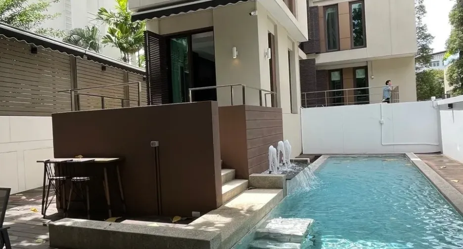 For sale 3 bedrooms condo in Yan Nawa, Bangkok