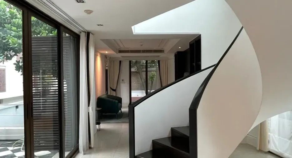 For sale 3 bedrooms condo in Yan Nawa, Bangkok