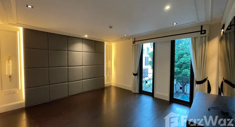 For sale 3 bedrooms condo in Yan Nawa, Bangkok