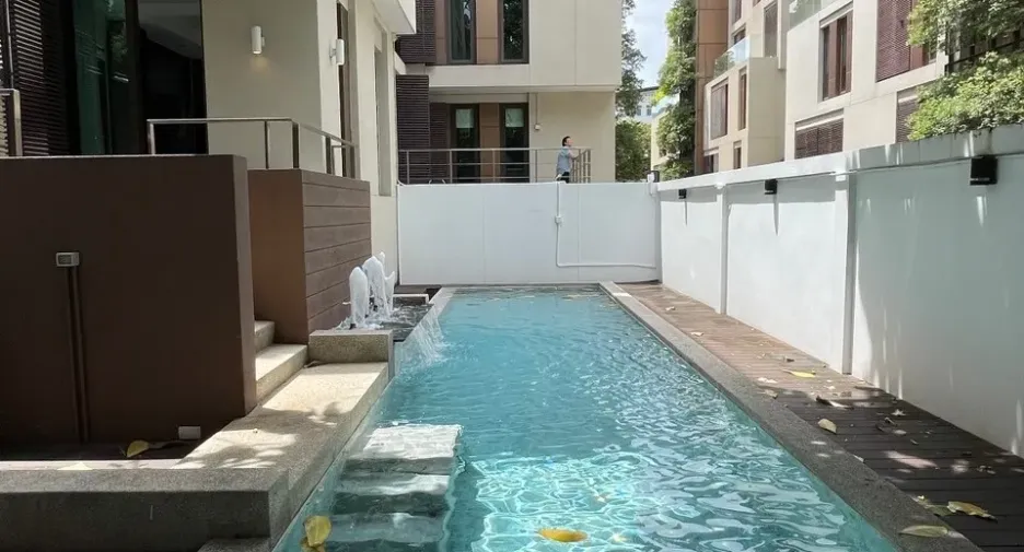For sale 3 bedrooms condo in Yan Nawa, Bangkok