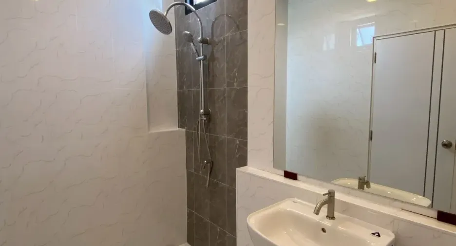 For sale 3 bedrooms house in Mueang Nakhon Pathom, Nakhon Pathom