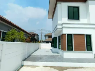 For sale 3 bedrooms house in Mueang Nakhon Pathom, Nakhon Pathom