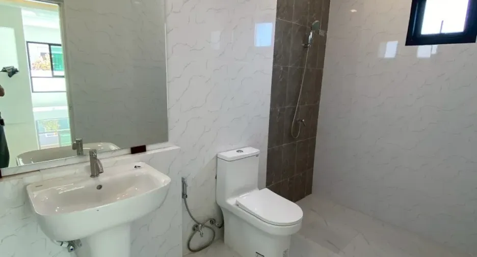 For sale 3 bedrooms house in Mueang Nakhon Pathom, Nakhon Pathom