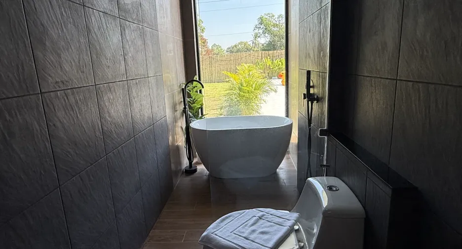 For sale 6 bedrooms villa in Mueang Ubon Ratchathani, Ubon Ratchathani