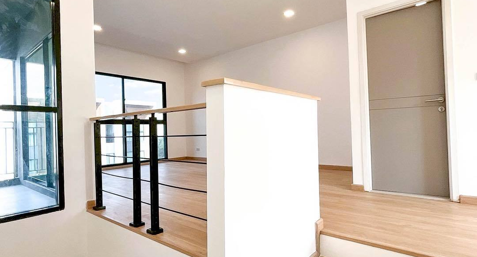 For sale 3 bedrooms townhouse in Suan Luang, Bangkok