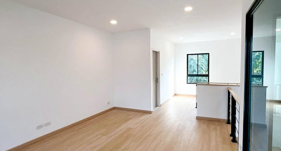 For sale 3 bedrooms townhouse in Suan Luang, Bangkok