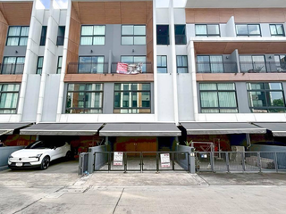 For sale 3 bedrooms townhouse in Suan Luang, Bangkok