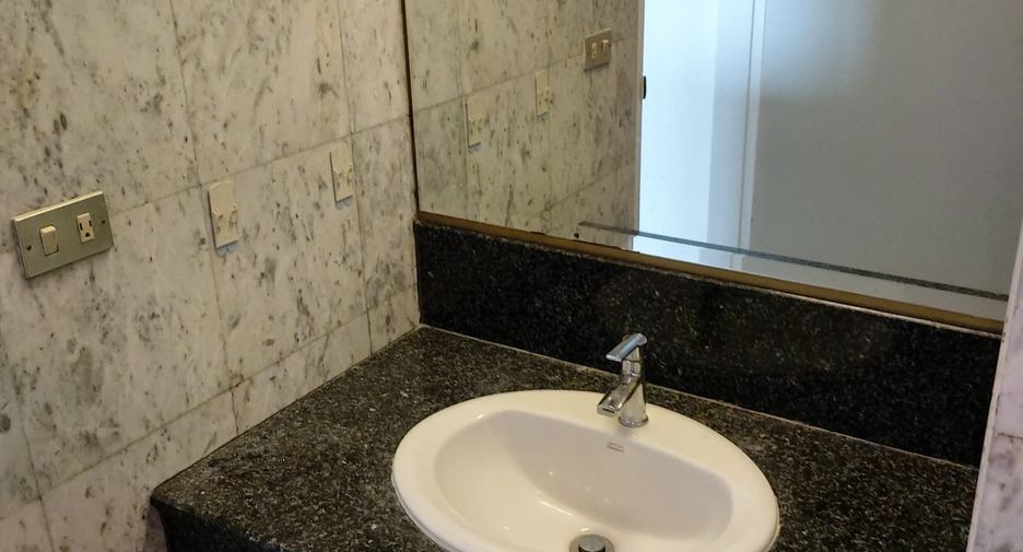 For rent 1 bed condo in Pathum Wan, Bangkok