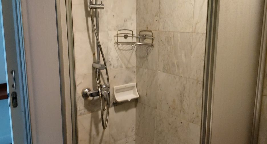 For rent 1 bed condo in Pathum Wan, Bangkok