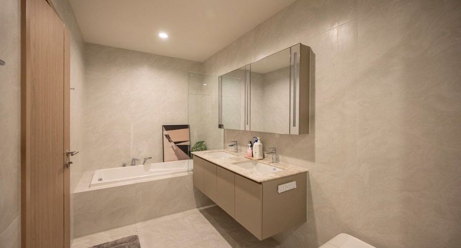 For rent 2 bedrooms condo in Huai Khwang, Bangkok