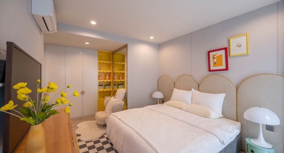 For rent 2 bedrooms condo in Huai Khwang, Bangkok