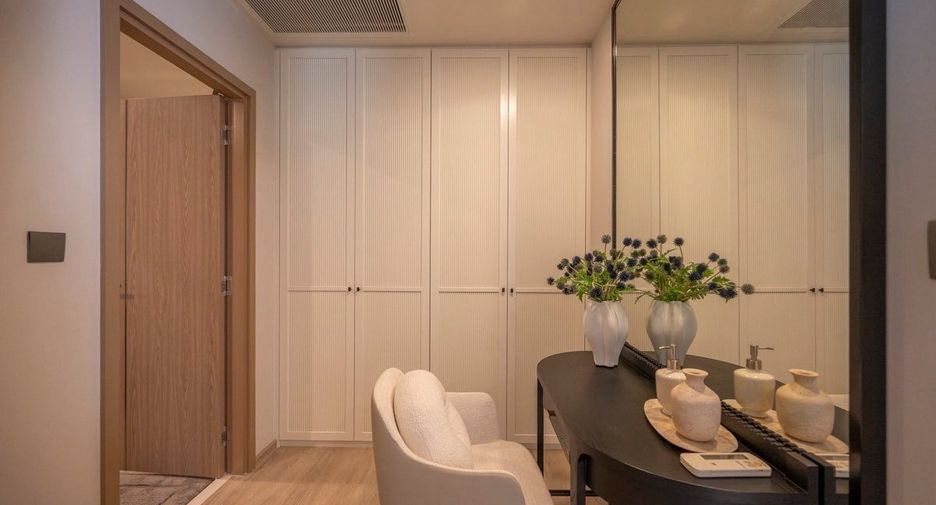 For rent 2 bedrooms condo in Huai Khwang, Bangkok