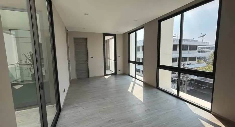 For rent and for sale 4 bedrooms office in Suan Luang, Bangkok
