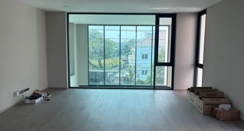For rent and for sale 4 bedrooms office in Suan Luang, Bangkok