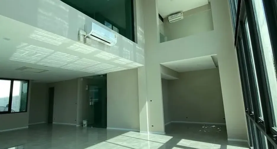 For rent and for sale 4 bedrooms office in Suan Luang, Bangkok