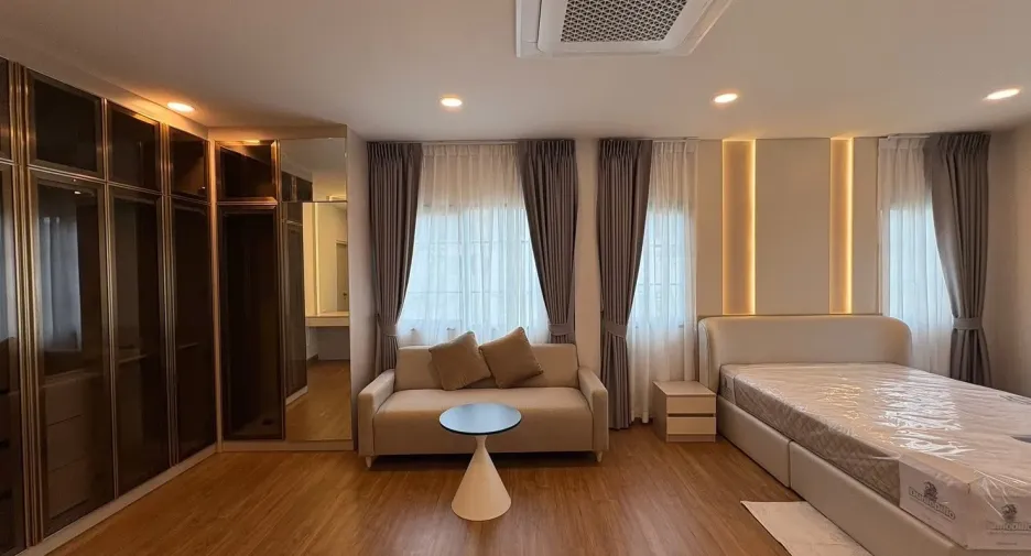 For rent 4 bedrooms house in Bang Phli, Samut Prakan