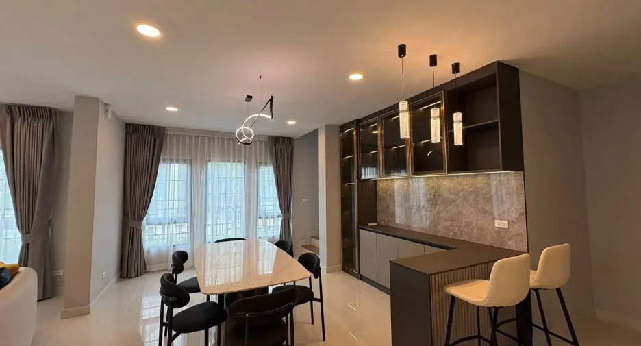 For rent 4 bedrooms house in Bang Phli, Samut Prakan
