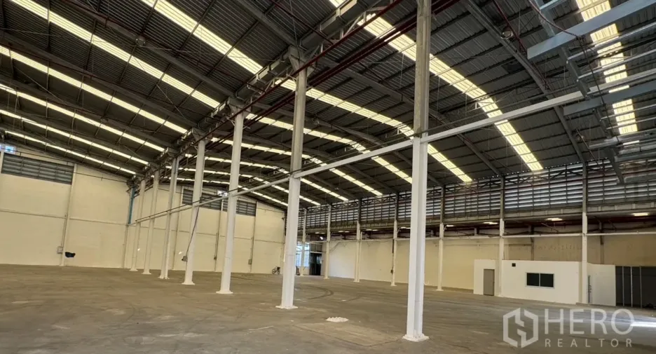 For rent warehouse in Pak Kret, Nonthaburi