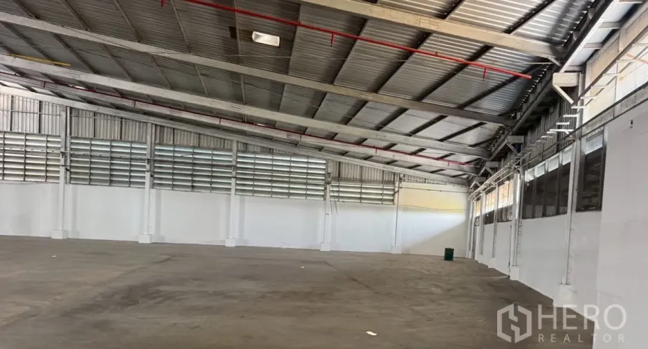 For rent warehouse in Pak Kret, Nonthaburi