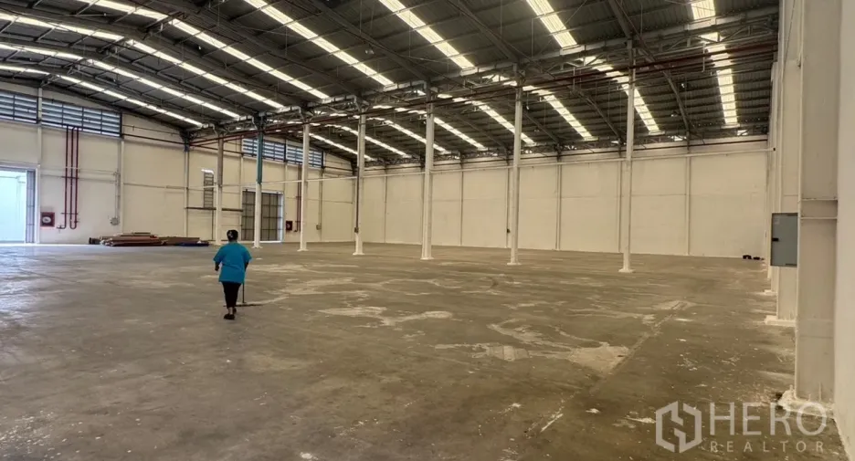For rent warehouse in Pak Kret, Nonthaburi