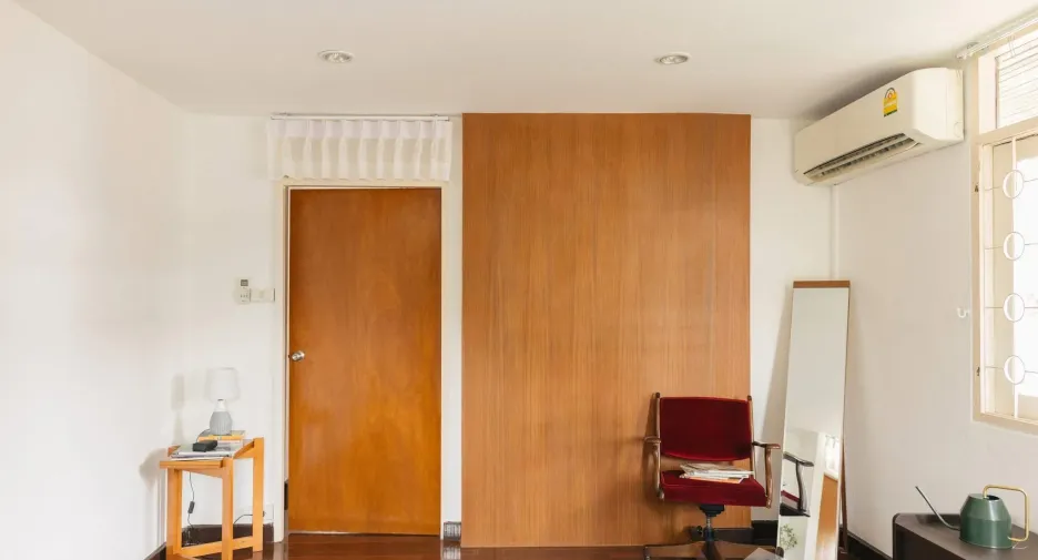 For rent 3 bedrooms retail Space in Watthana, Bangkok