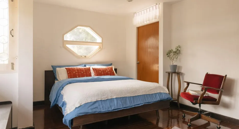 For rent 3 bedrooms retail Space in Watthana, Bangkok
