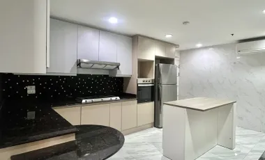 For rent 4 bedrooms condo in Watthana, Bangkok