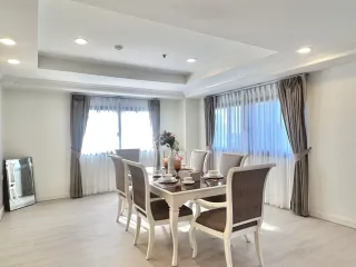 For rent 4 ベッドルーム condo in Watthana, Bangkok
