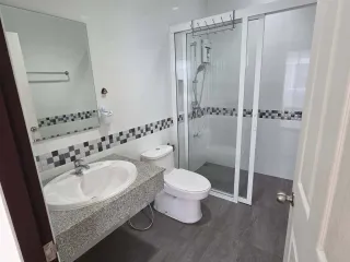 For rent 4 bedrooms house in Phra Khanong, Bangkok